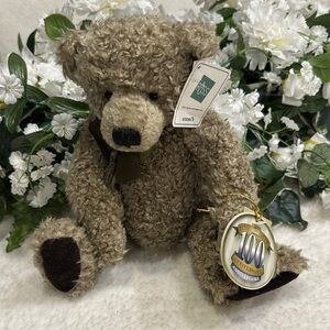 Nwt. Macintosh collector bear